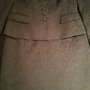 Anne Klein skirt suit